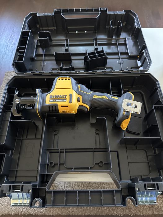 Fierăstrău compact tip sabie Dewalt DCS369N 18V XR motor fără perii