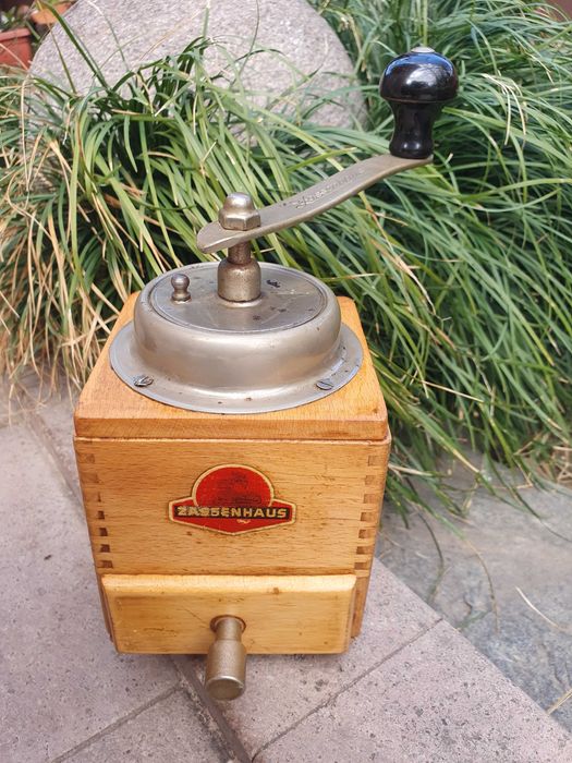 Старинни мелнички за кафе и подправки