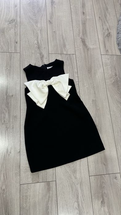 Нарядное платье на 9-11 лет Zara