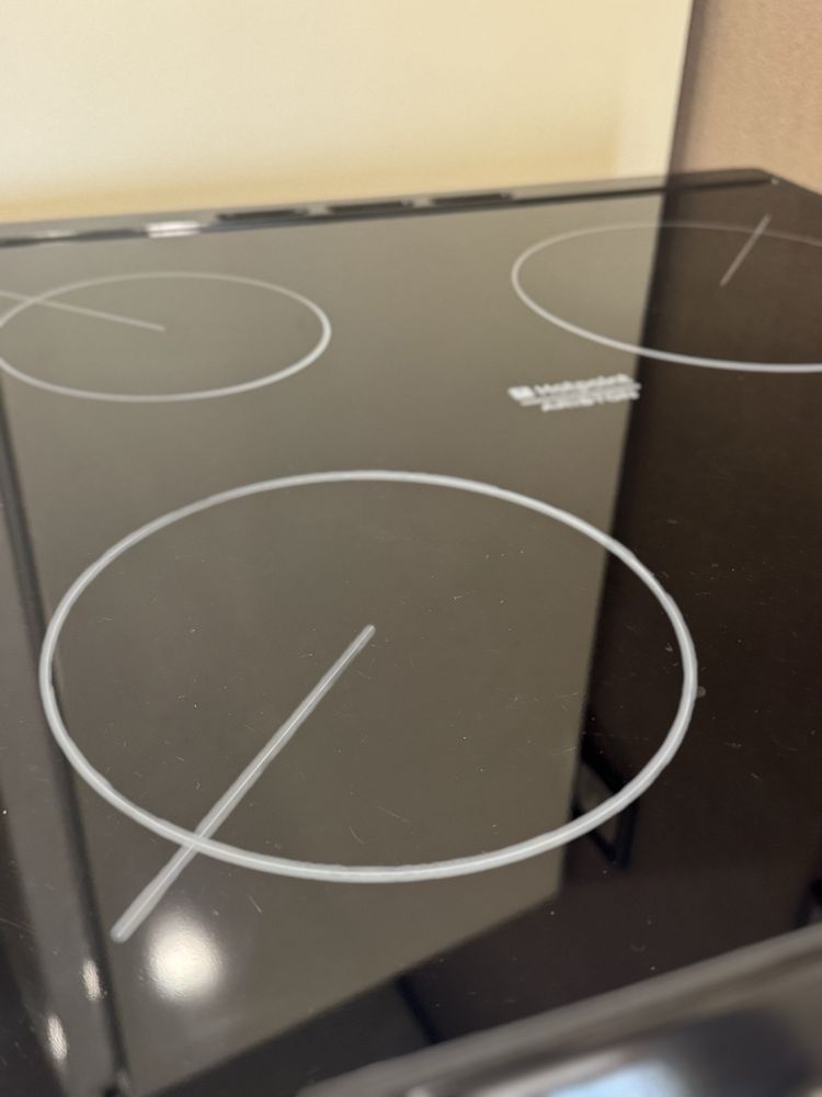 Свободностояща готварска печка Hotpoint Ariston