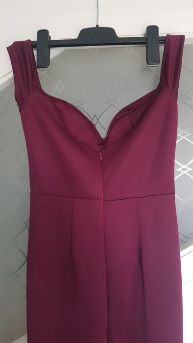 Rochie bordo, de ocazie - stil sirena, umerii cazuti