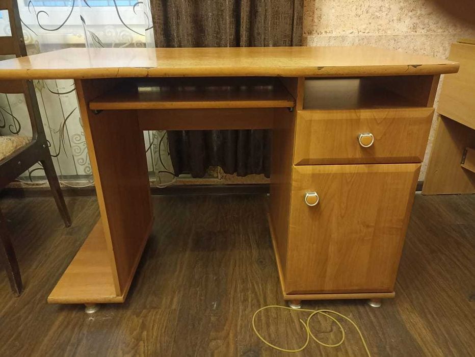 Стол компьютерный