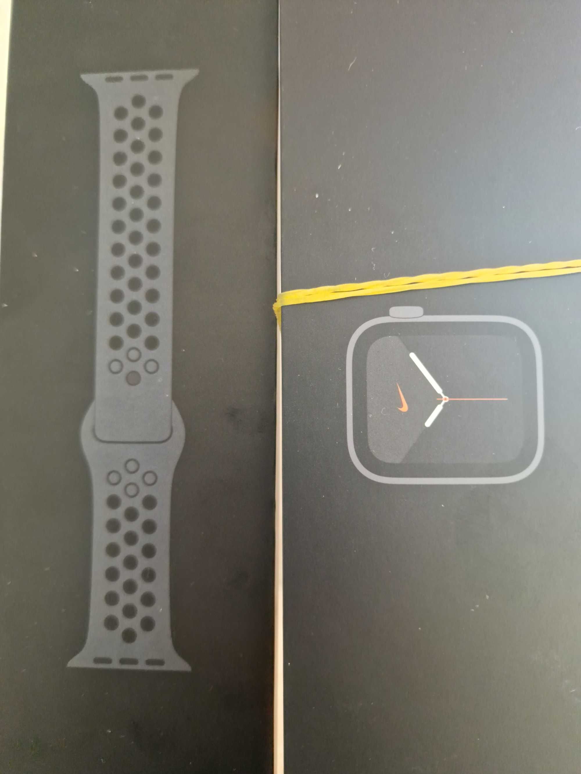 Смарт часовник Apple Watch SE Nike 44mm