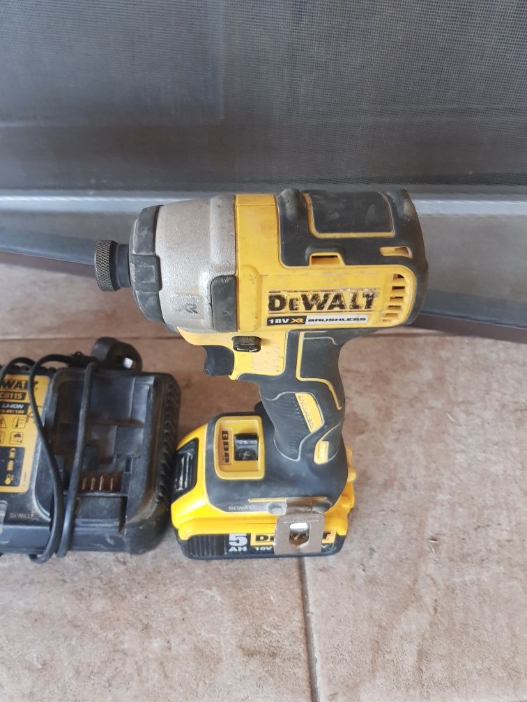 Set dewalt model bruslhes