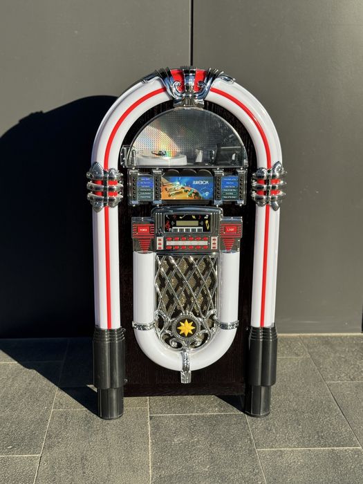 Vând Jukebok  cu CD USB MP3Player RADIO și BLUETOOTH