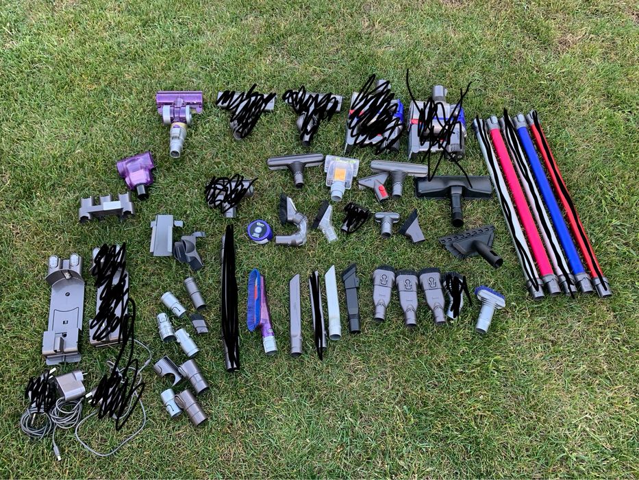 Lot Dyson V6 / DC35 multe accesorii originale