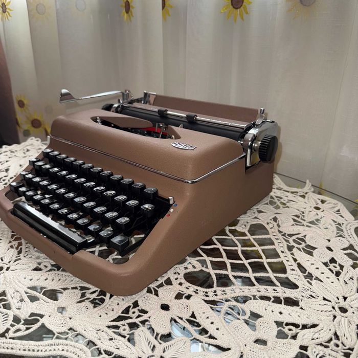 masina de scris Diana FUNCTIONALA