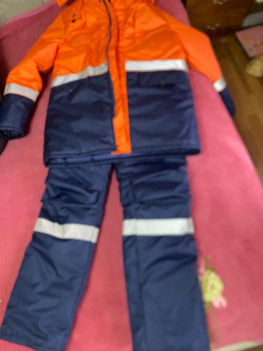 Продаю спец одежду