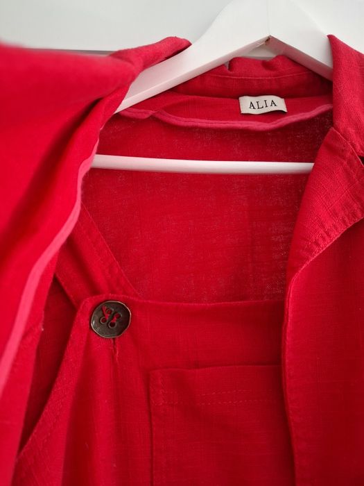 Compleu rosu din in cu sarafan si jacheta