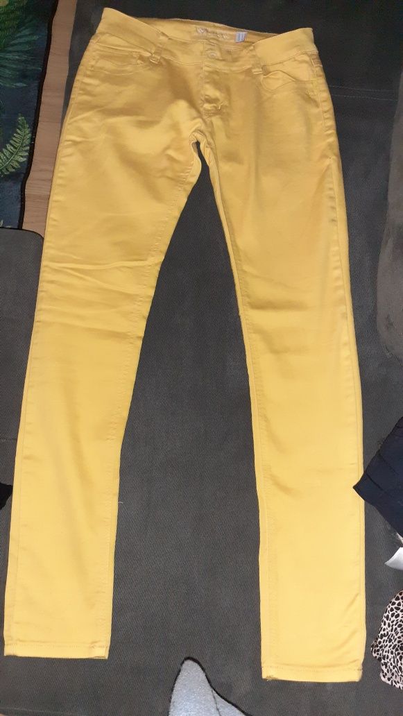Много запазен жълт панталон