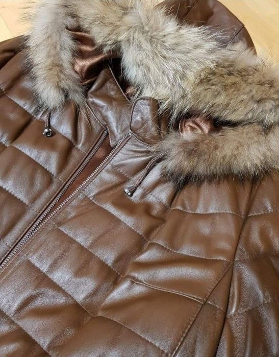 Haina matlasata piele naturala 100%,gluga detasabila blanita naturala