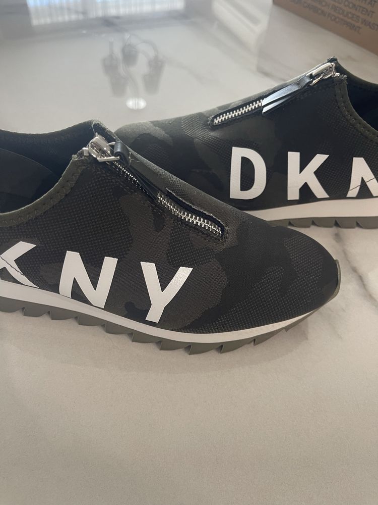 Дамски маратонки DKNY