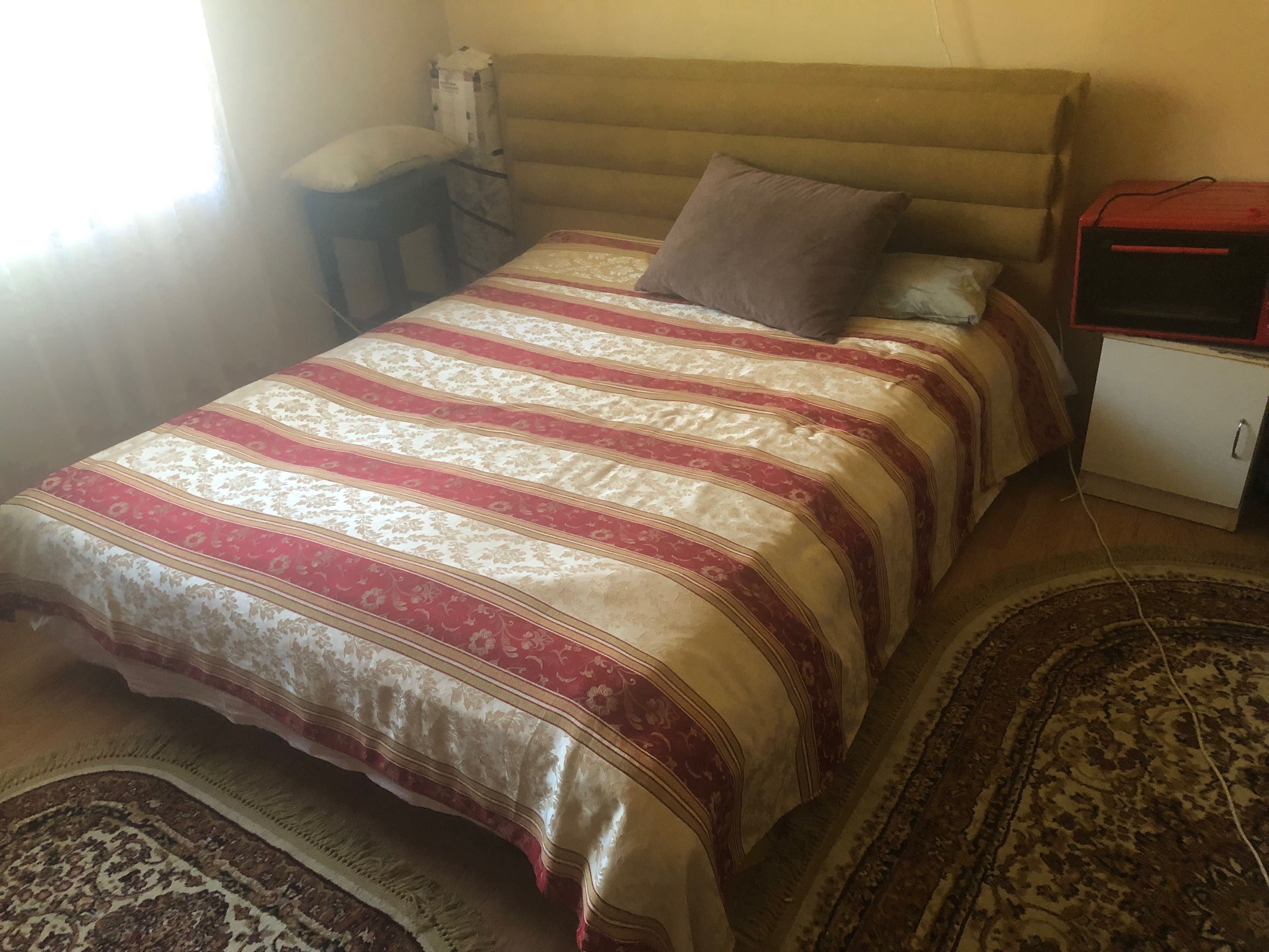 Vând mobila și pat matrimonial