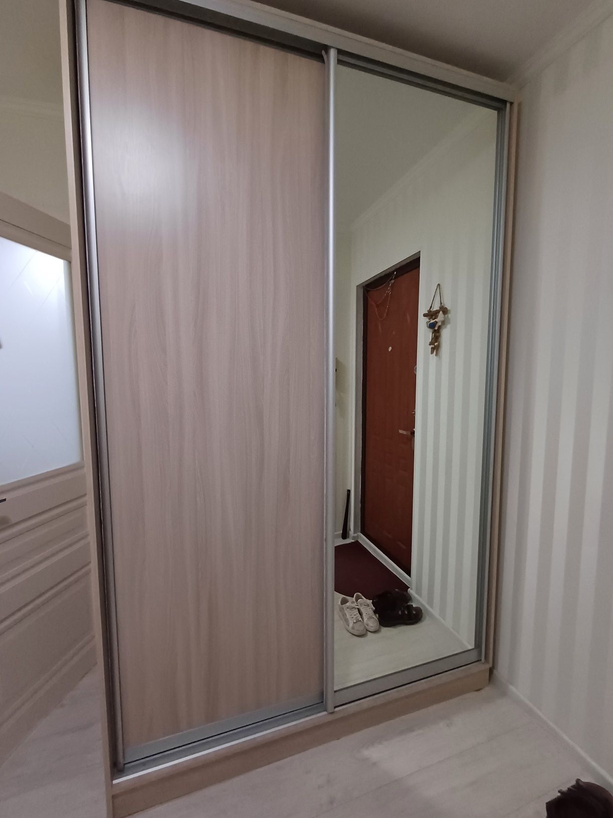 Шкаф для прихожей