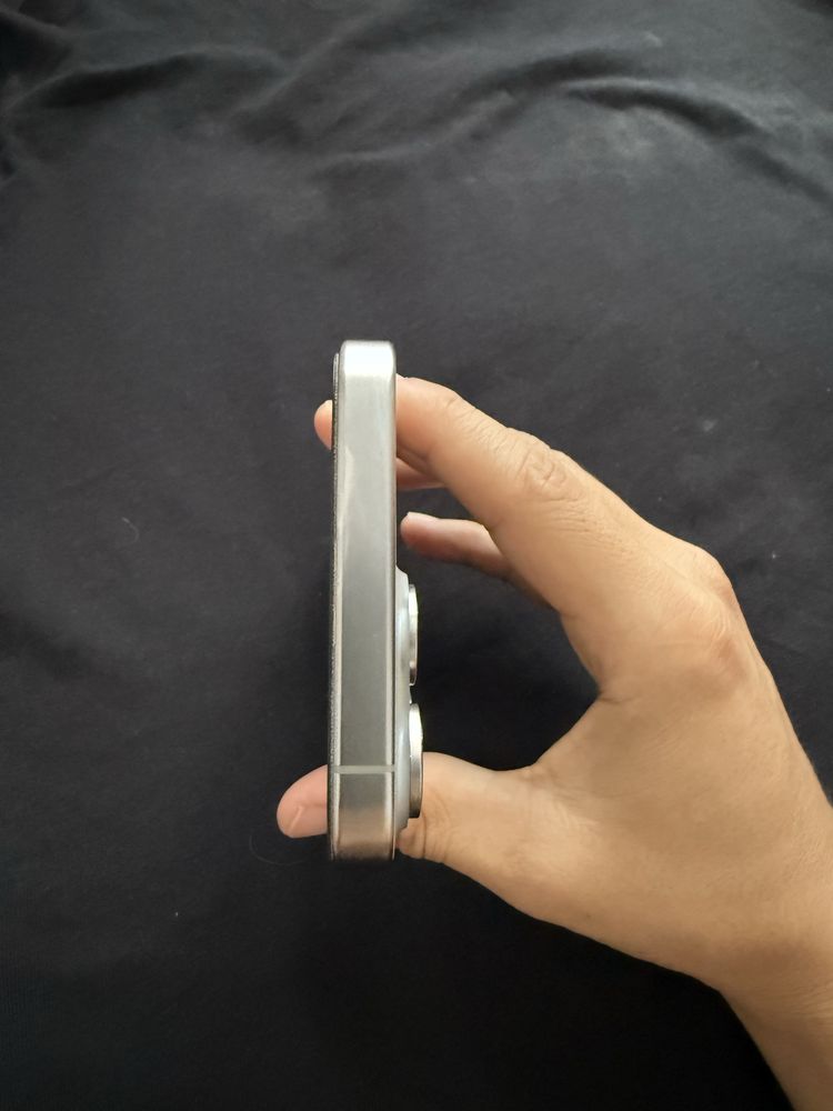 Iphone 15 pro max  256 titan, yomkost 89%