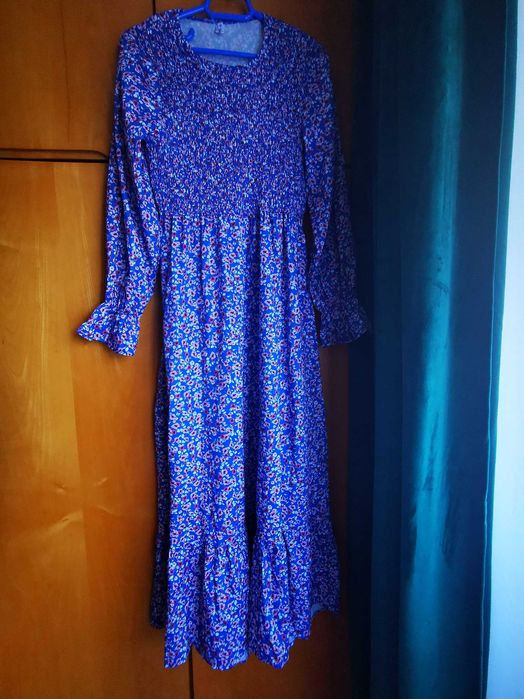 Rochie înflorata, purtata o singura data.