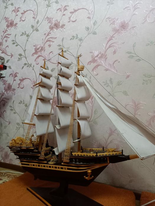 Деревянный корабль ручной работы