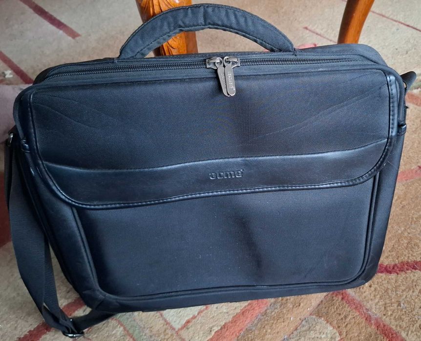 Geantă laptop Acme 15–16 inch – stare foarte bună