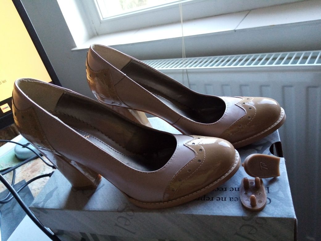 Pantofi eleganti dama nike invest piele naturala crem. Livrare gratis