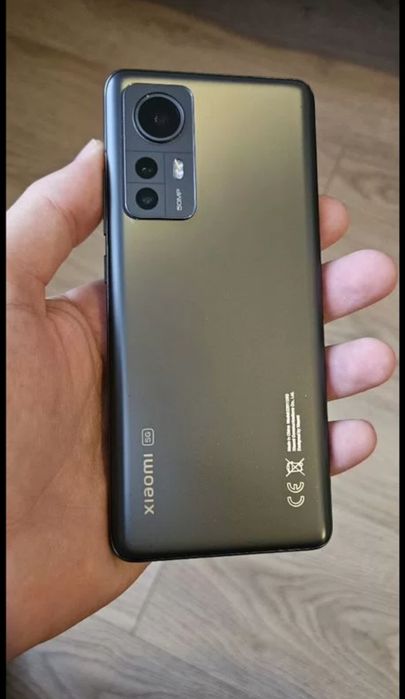 Xiaomi 12 в отличном состоянии