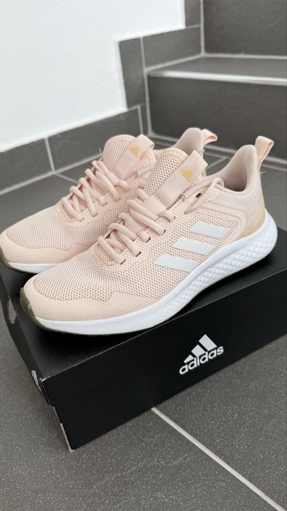 Adidas дамски обувки