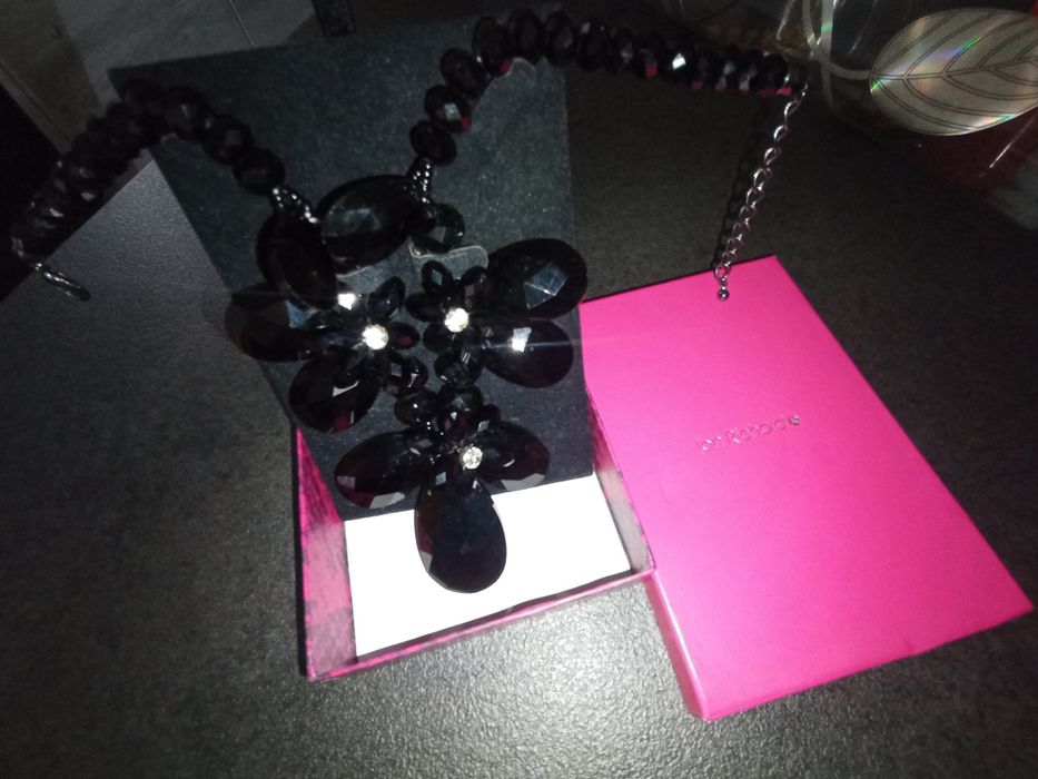 Vând colier deosebit Jon Richard