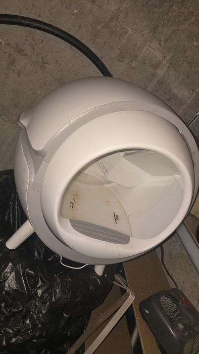 Котешка тоалетна