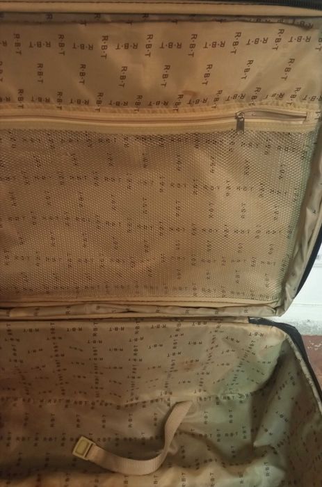 Куфар голям с дръжка на колела