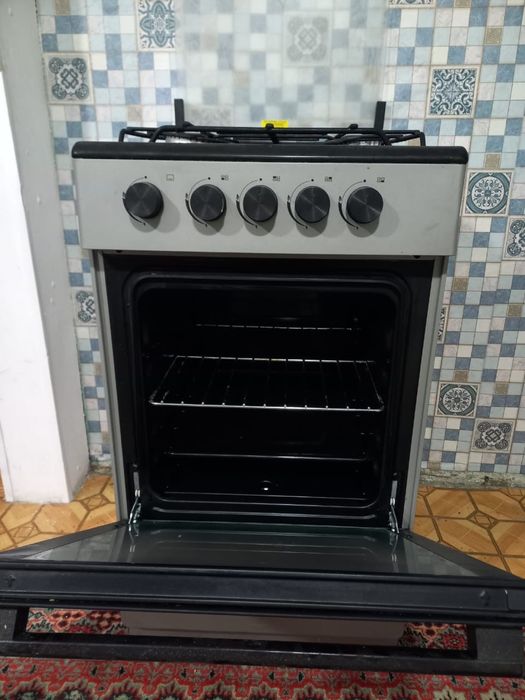 Продам газовую плиту