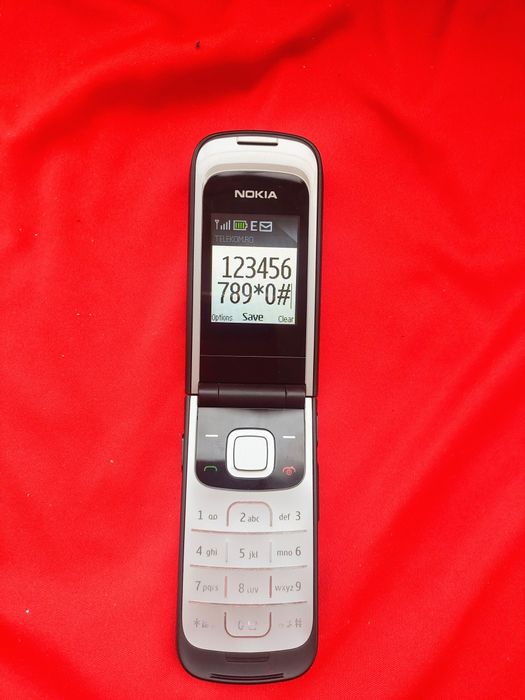 Nokia 2720a-2 ( orice rețea, impecabil)