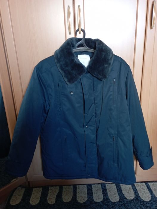Продам новую куртку  осень зима.