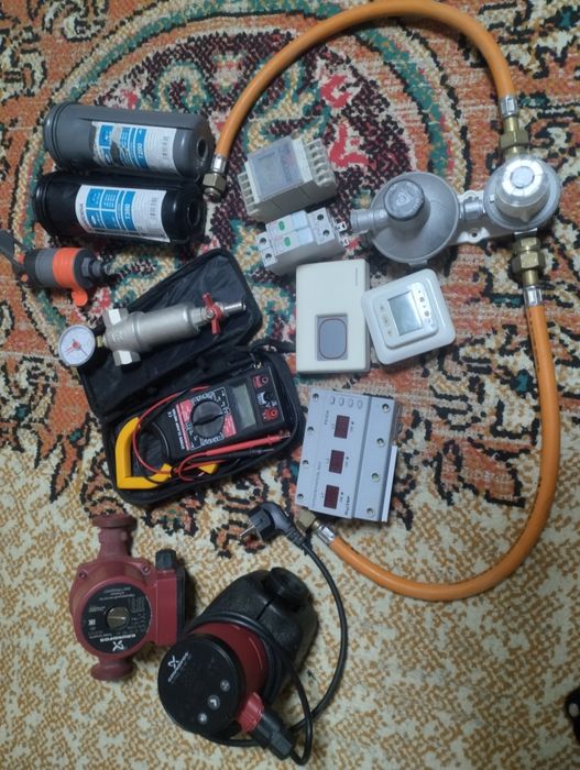 Насос. Сув сепадиган. Кантактор. Газ балонга редуктор. Фелтир.Хаммаси