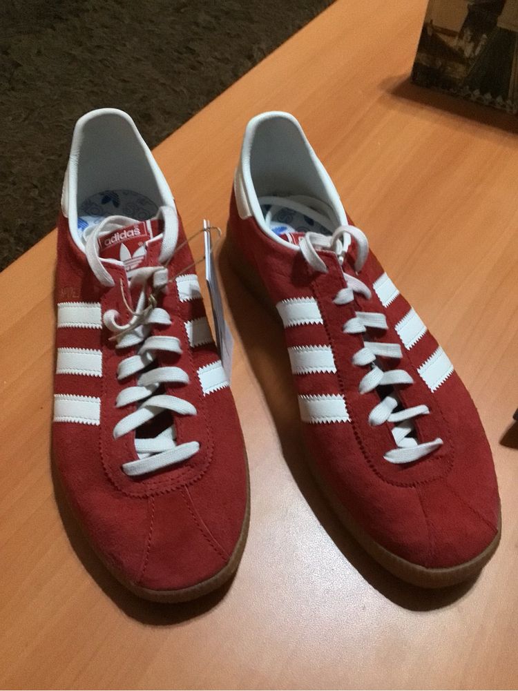 Чисто нови маратонки Adidas Originals Napoli размер UK7/EU 40.2/3