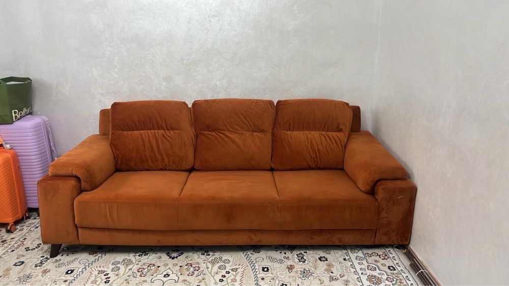 Продается бу диван очень мягкий. Купила примерно за 300 очень мягкий