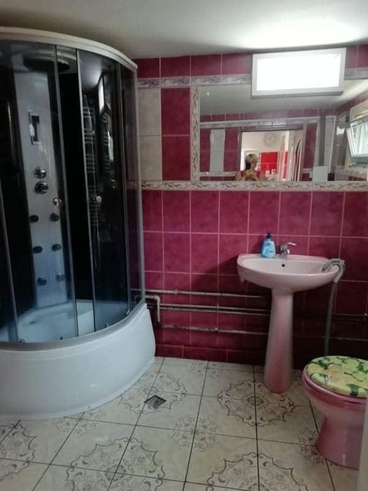 Vând casă cu mai multe anexe locuibile în Bonțida  cu gradina și solar