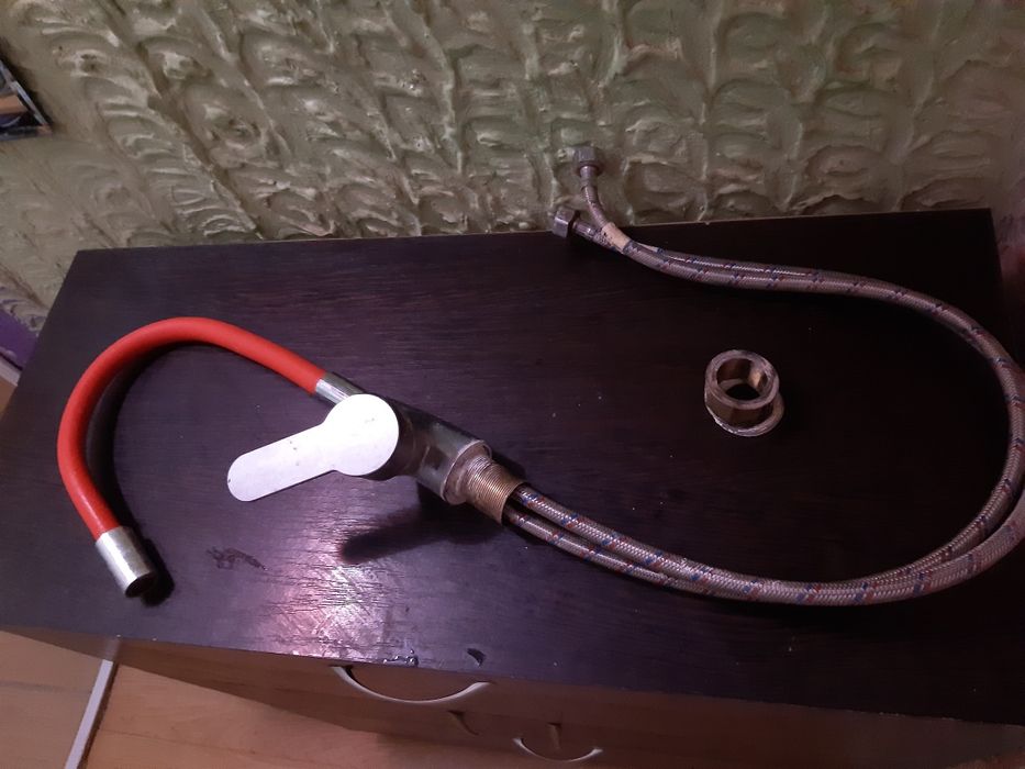 Сместитель + шланги 2 шт. - 800 тенге.