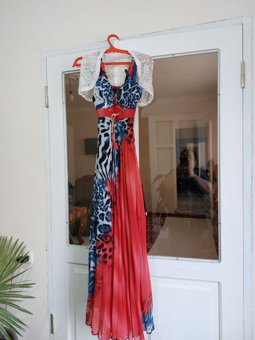 Продается платьев