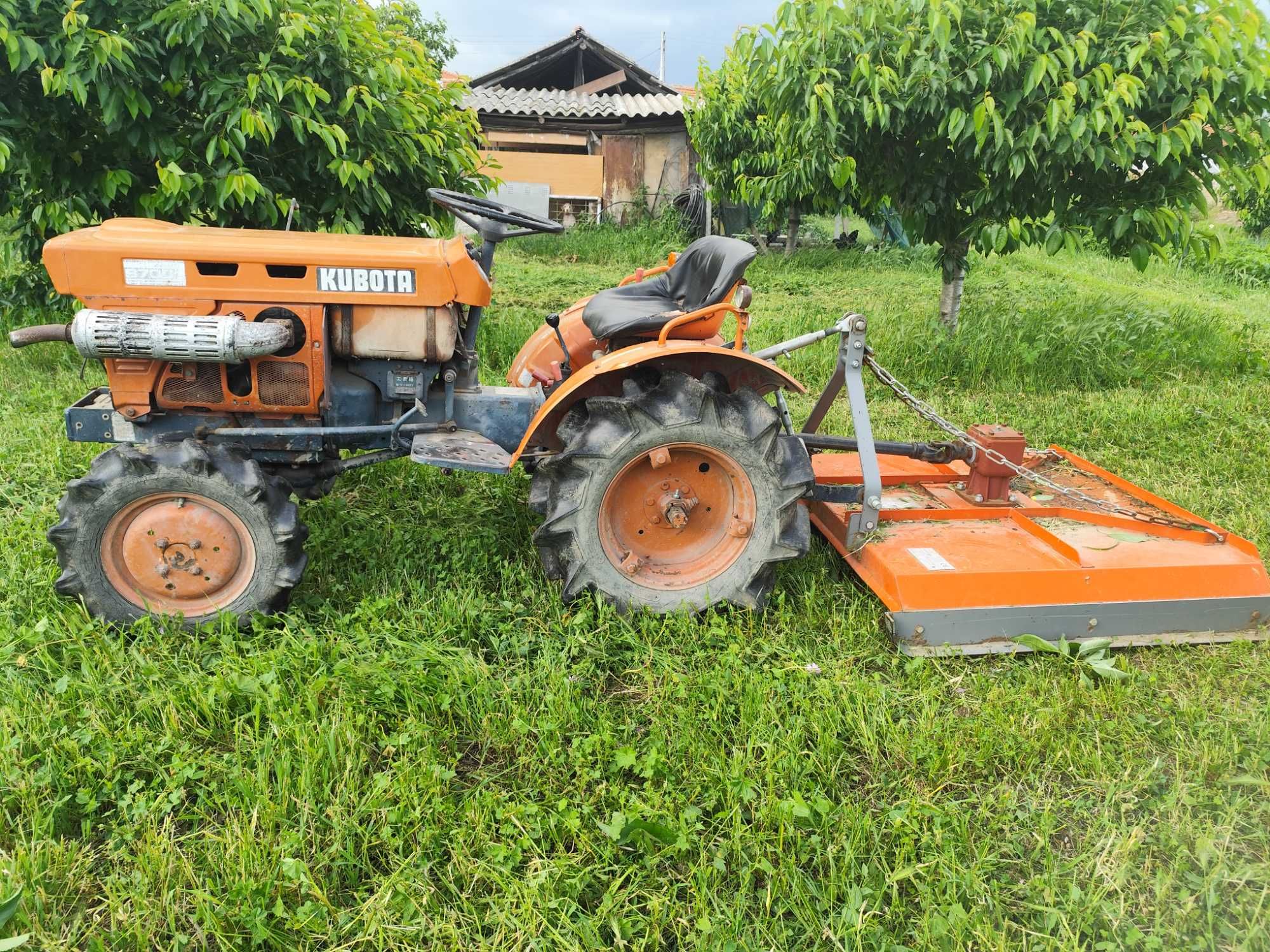 Kubota B70001 трактор