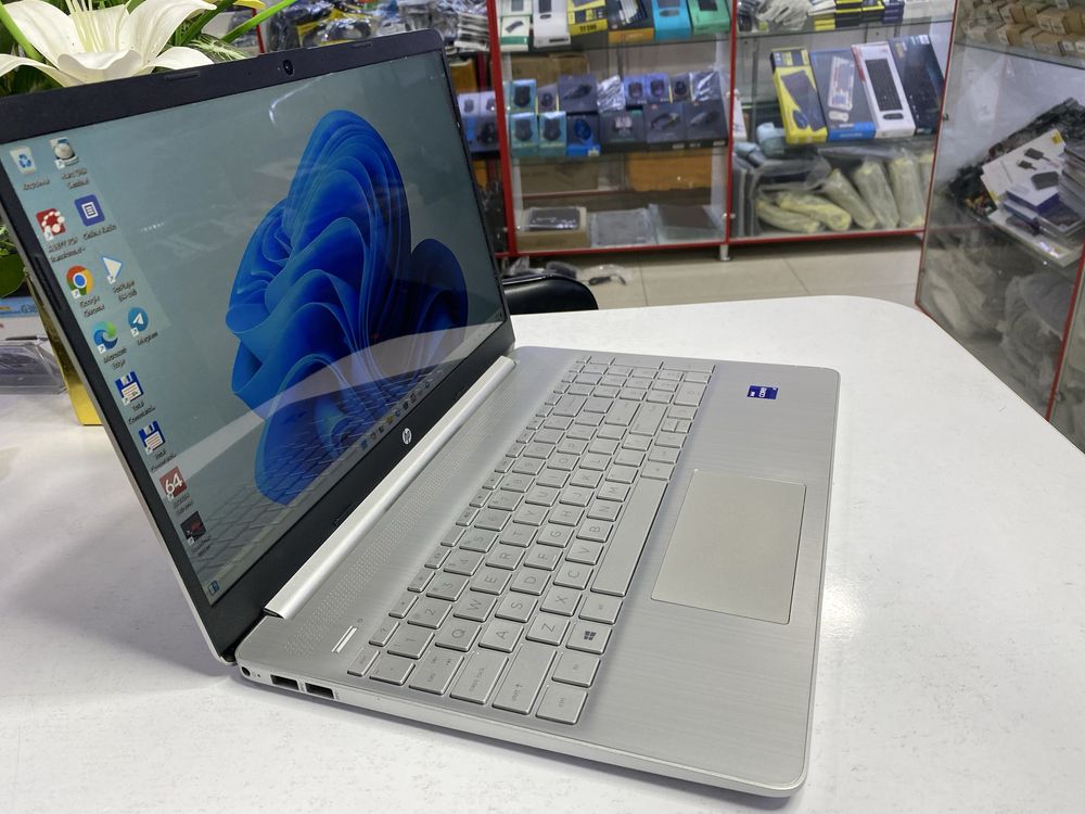 Hp i7 ekrani sensorlik  atiga 7 kun ishlatilgan