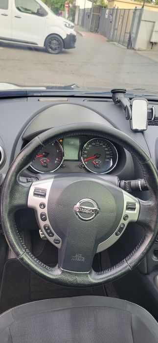 Vând nissan qashqai