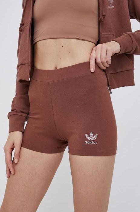 Къси панталонки Adidas - размер С, чисто нови, с етикет!