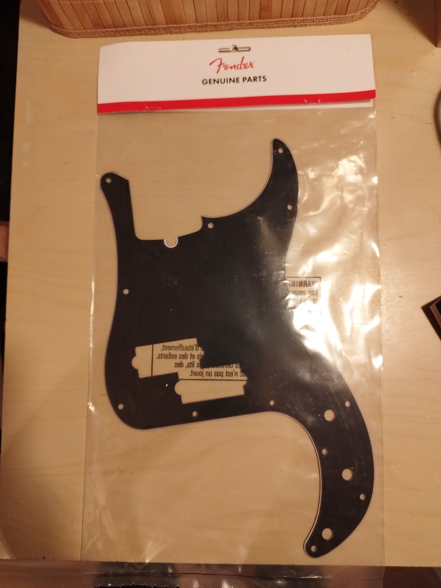 Пикгард (Pickguard) за бас китара Fender