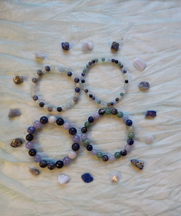 ЛЕЧЕБНА ГРИВНА от 3 вида полускъпоценни камъни. КОЛЕДА