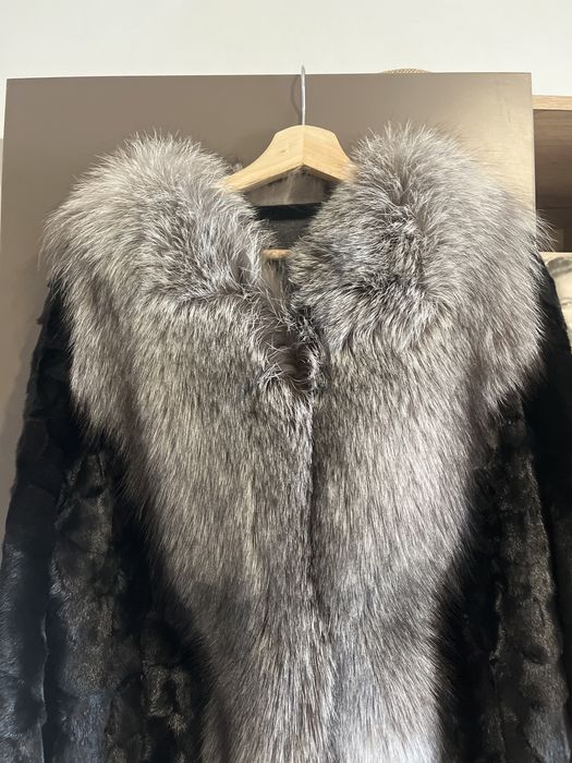 Haina din blana naturala neagra