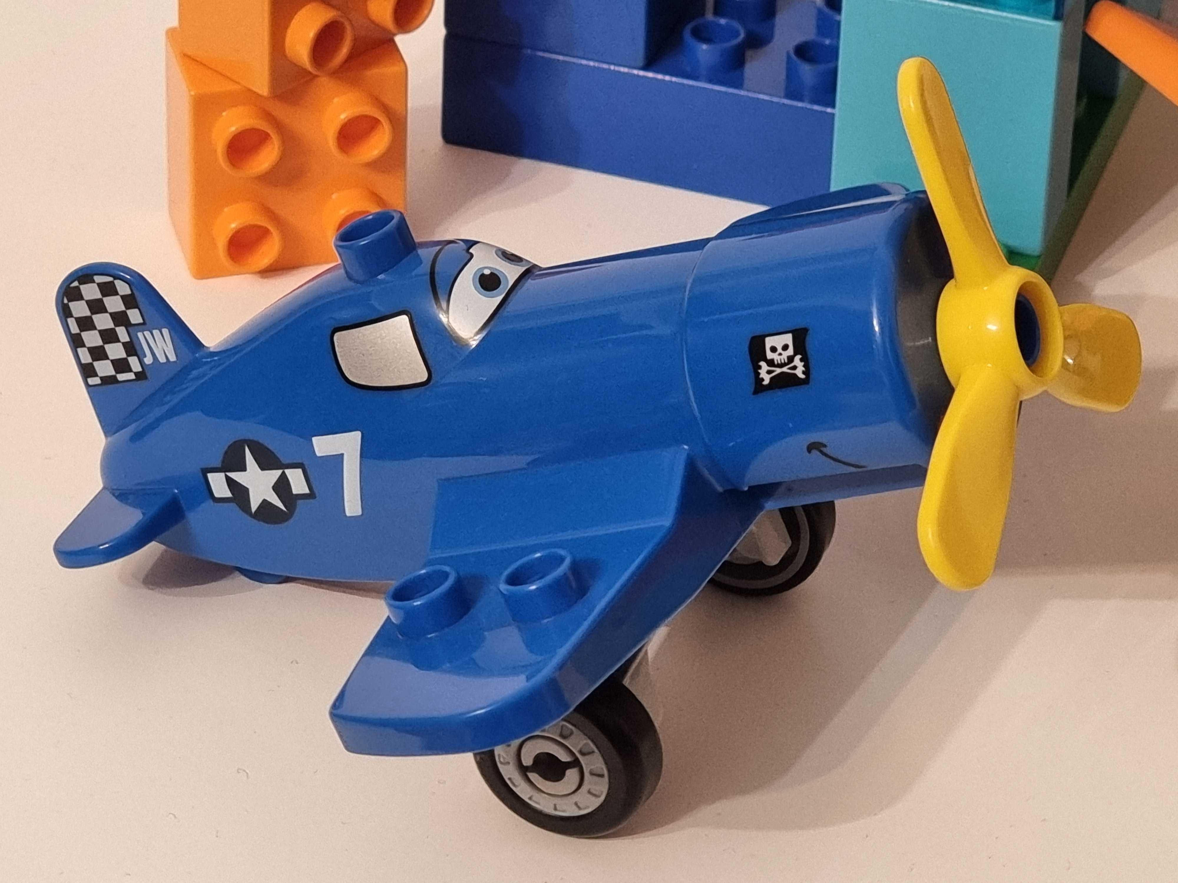 Scoala de pilotaj Lego Duplo, Avioane