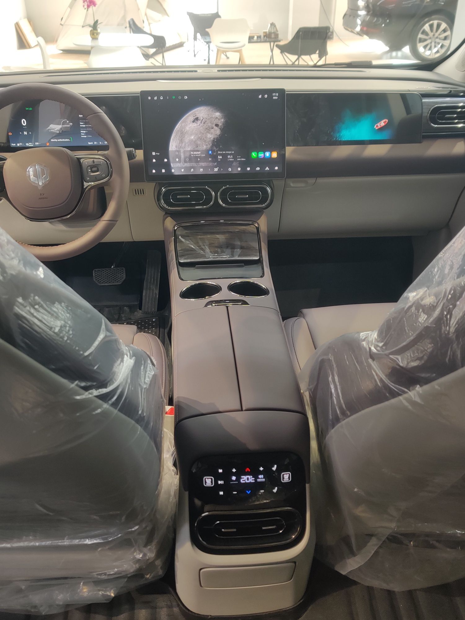 LEAPMOTOR C11. 300km Hybrid dop opsia