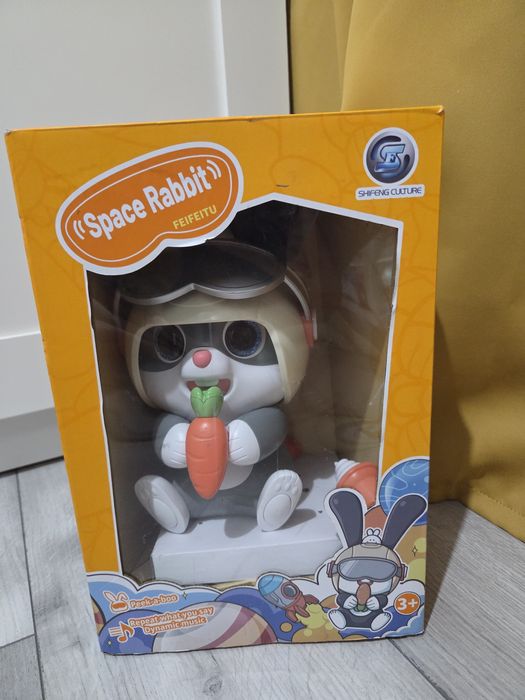 Iepuras cu functii, care imita si vocea, interactiv