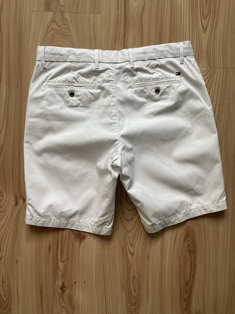 TOMMY HILFIGER / мъжки къс панталон W33