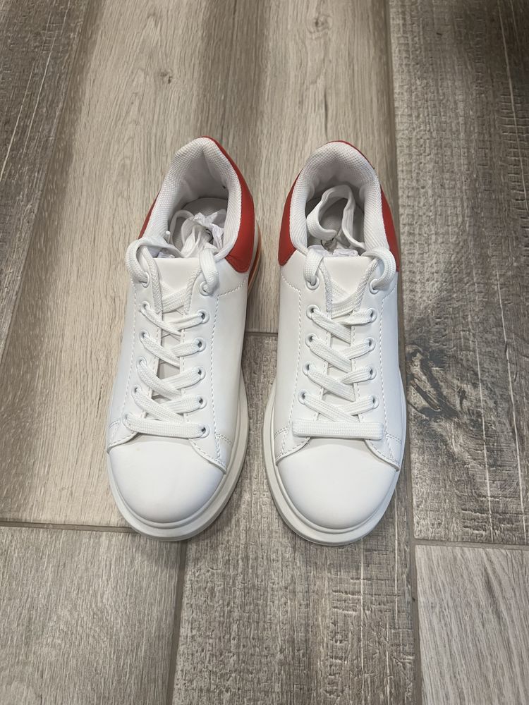 Чисто нови бели кецове Graceland/ Deichmann