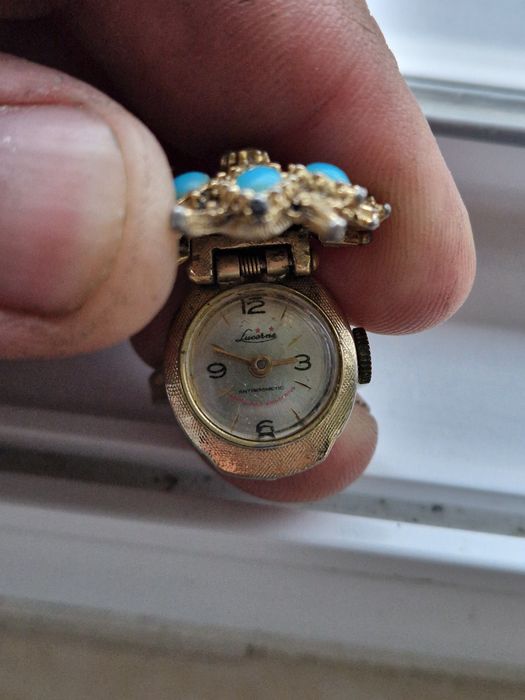 Vând inel tip ceas.